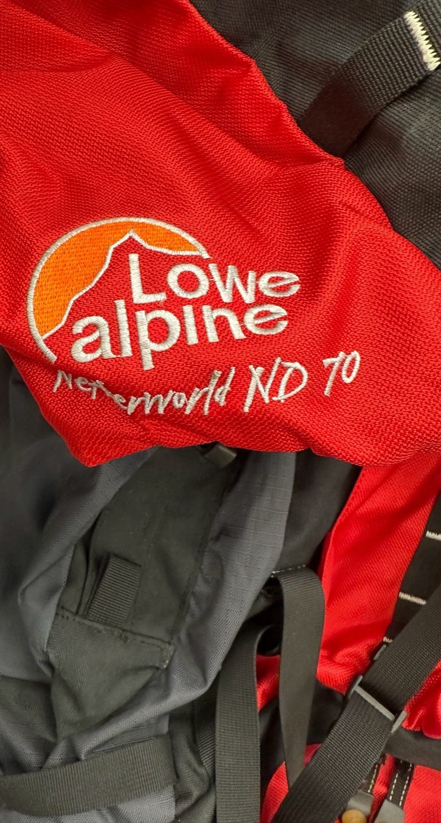 Lowe Alpine Torso System ND 7O Internal Frame Backpack  Red Black S