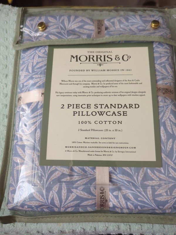 Set/2: WILLIAM MORRIS Leaf Pattern BLUE Off White Pillowcases Standard Cotton gallery