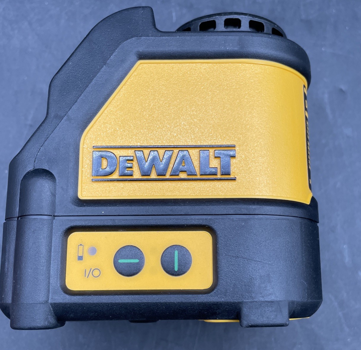 DEWALT DW088CG Green Self-Leveling Cross-Line Laser Level W/ 3 Batteries & Case gallery