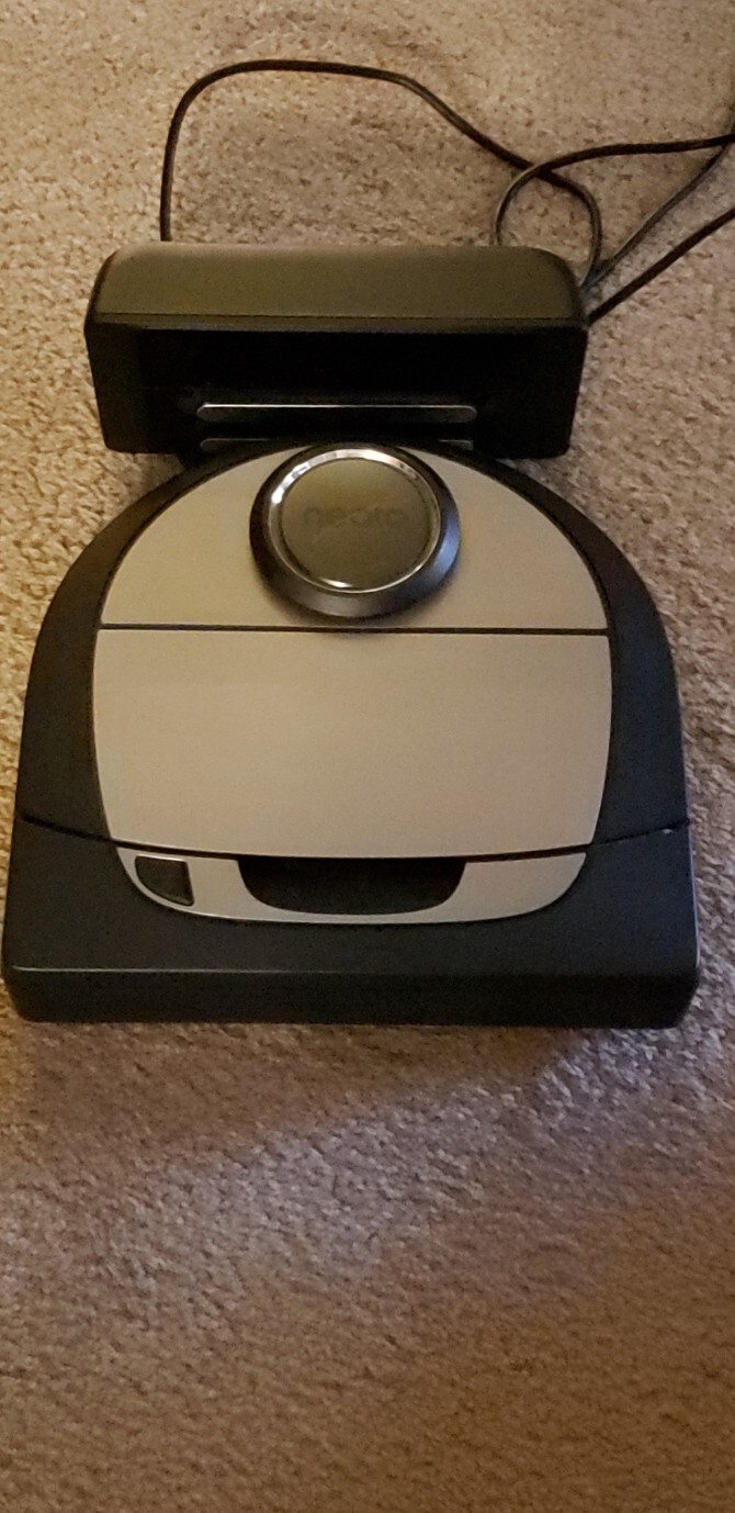 NEATO Botvac Connected D7 with Charger and OEM Neato Battery- parts not working gallery