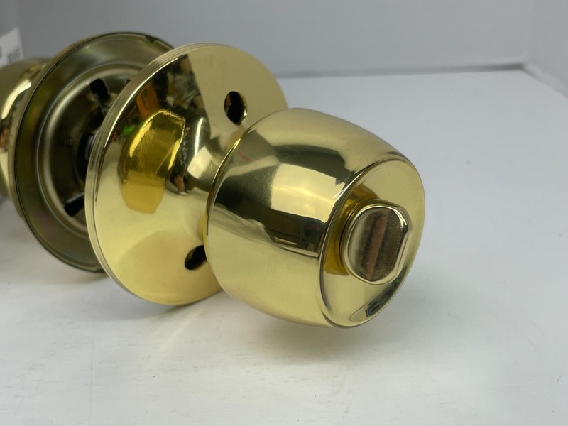Defiant Brandywine 2 Single Cylinder Deadbolt, 2 Keyed Entry Knob Brass Finish gallery