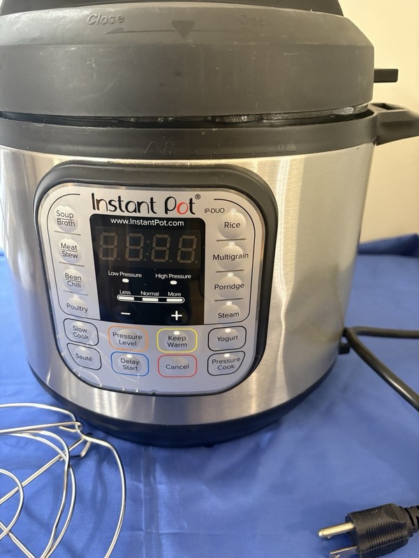 Instant Pot IP-DUO60 V3 6 Quart Programmable Pressure Cooker gallery