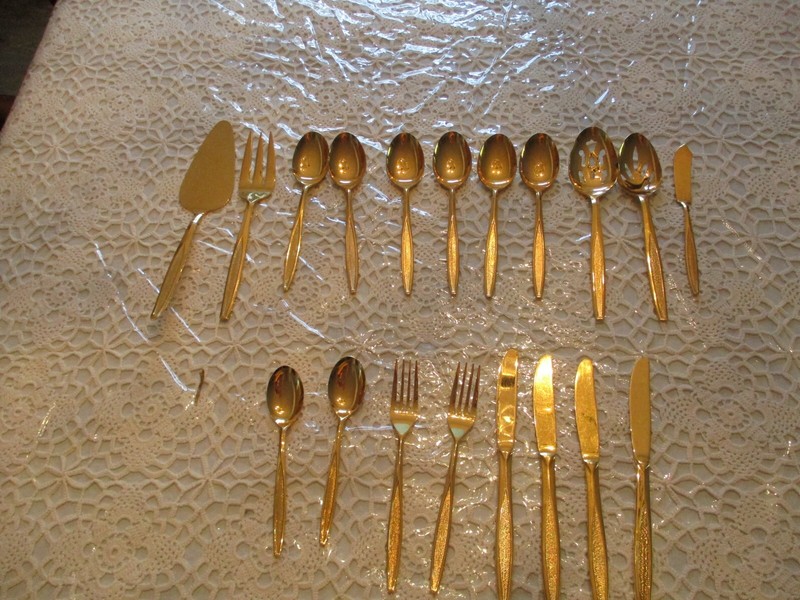 CUSTOM DESIGN STAINLESS JAPAN FLATWARE MIXED LOT SET GOLDPLATED-19 Pieces gallery