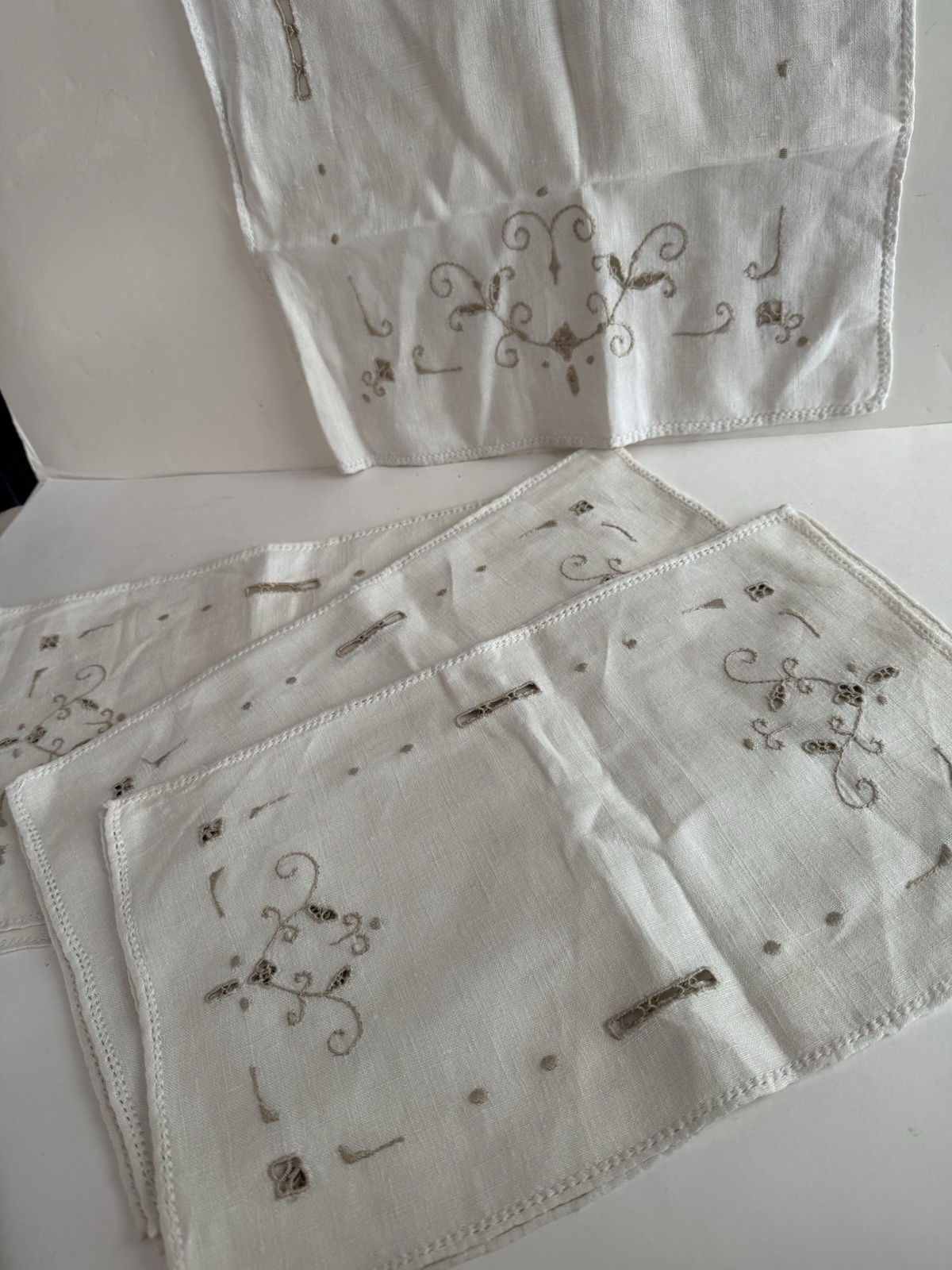 8 Vtg Linen Cream Embroidered Cutout Placemats & Runner Rolled Hem gallery