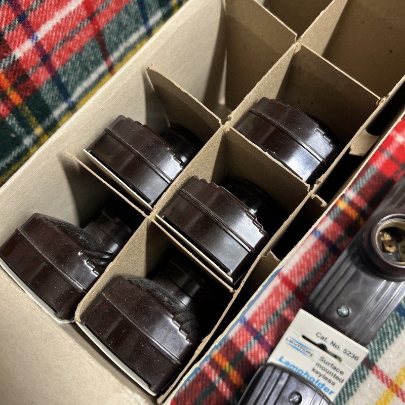 7 Leviton Electric Plastic Brown Surface Mounted Keyless Lampholder 5236 NOS gallery