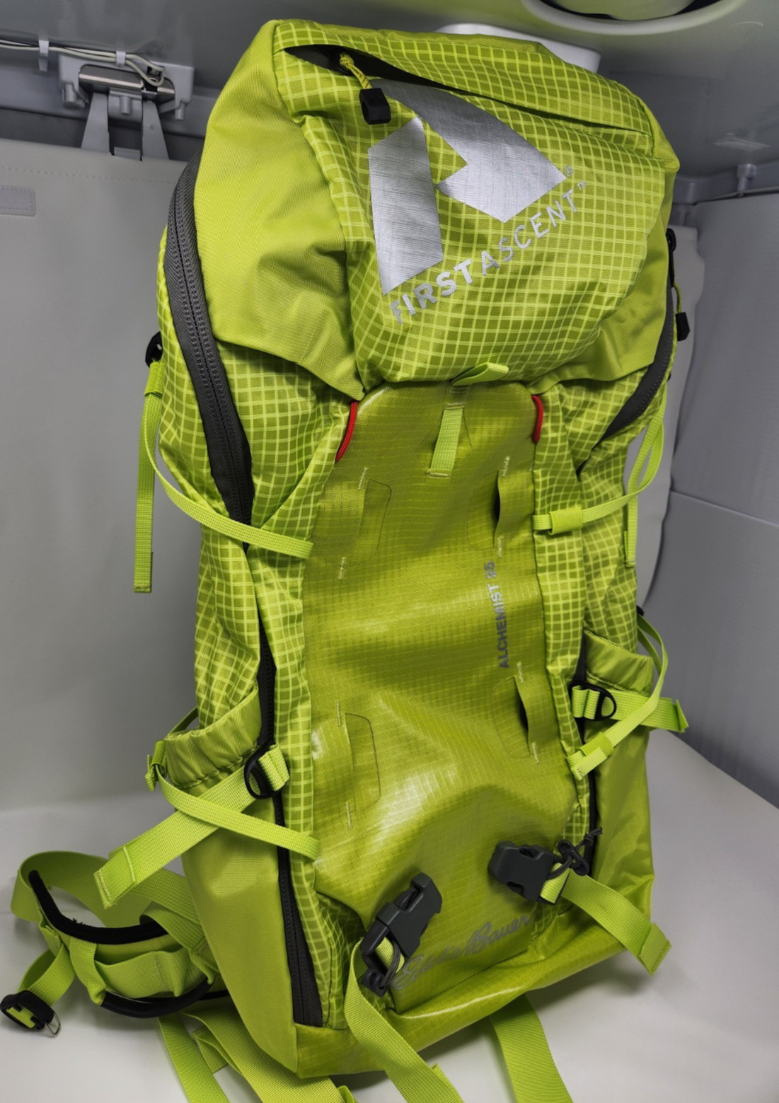 Eddie Bauer - First Ascent Alchemist 25 - 35L Backpack Limeade 3