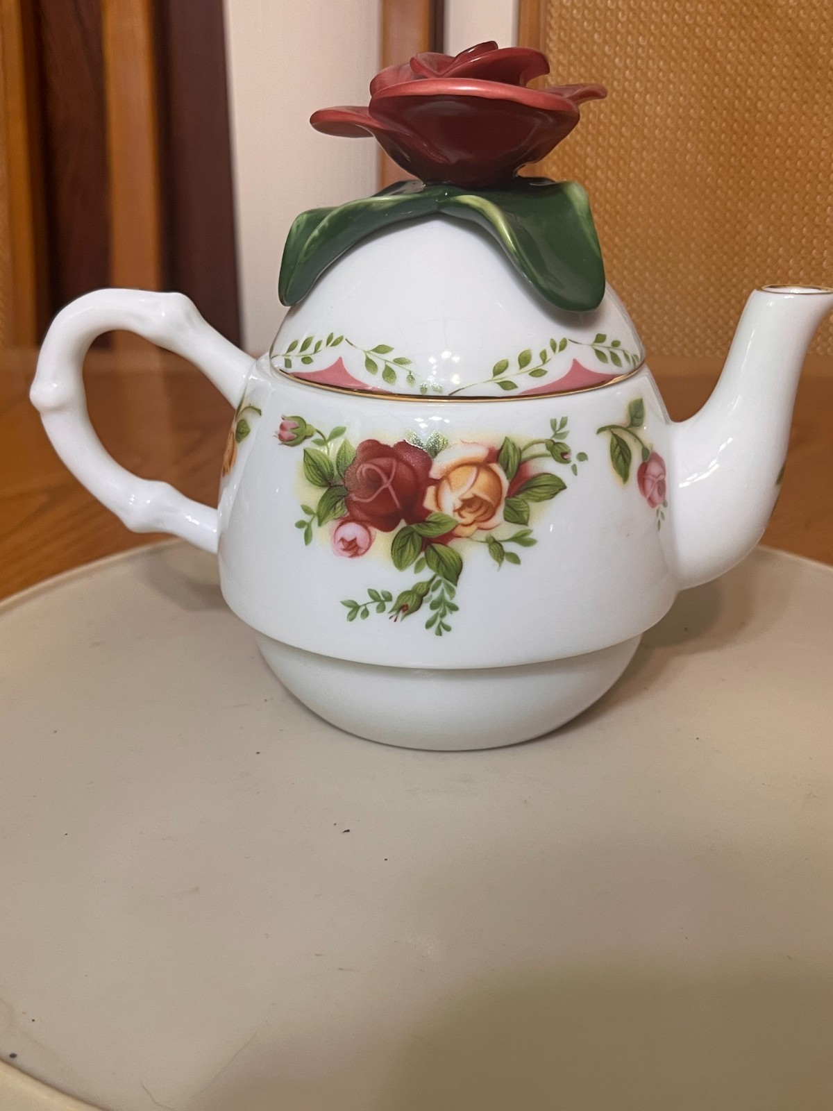 ROYAL ALBERT OLD COUNTRY ROSES BONE CHINA TEAPOT 1962 ENGLAND GOLD DETAIL gallery
