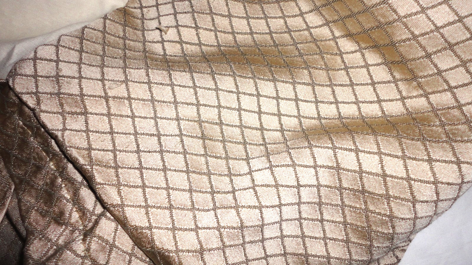 CROSCILL WINDSOR DIAMOND GREEN PLATINUM (1) QUEEN BEDSKIRT 13" SPLIT CORNER gallery