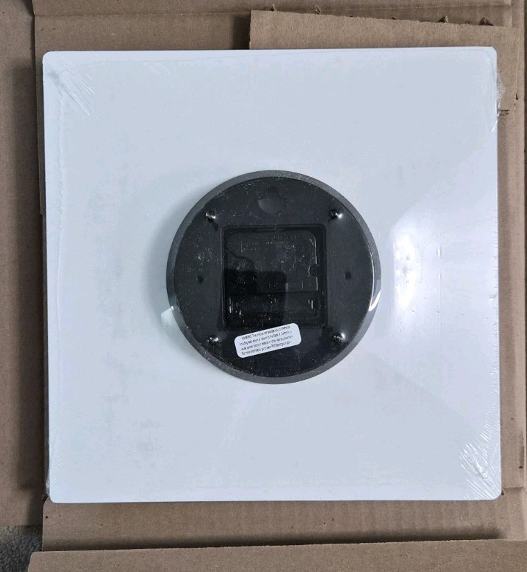 Modern Square Analog Wall Clock Quartz Non-Numeric Marks Beige White Black gallery