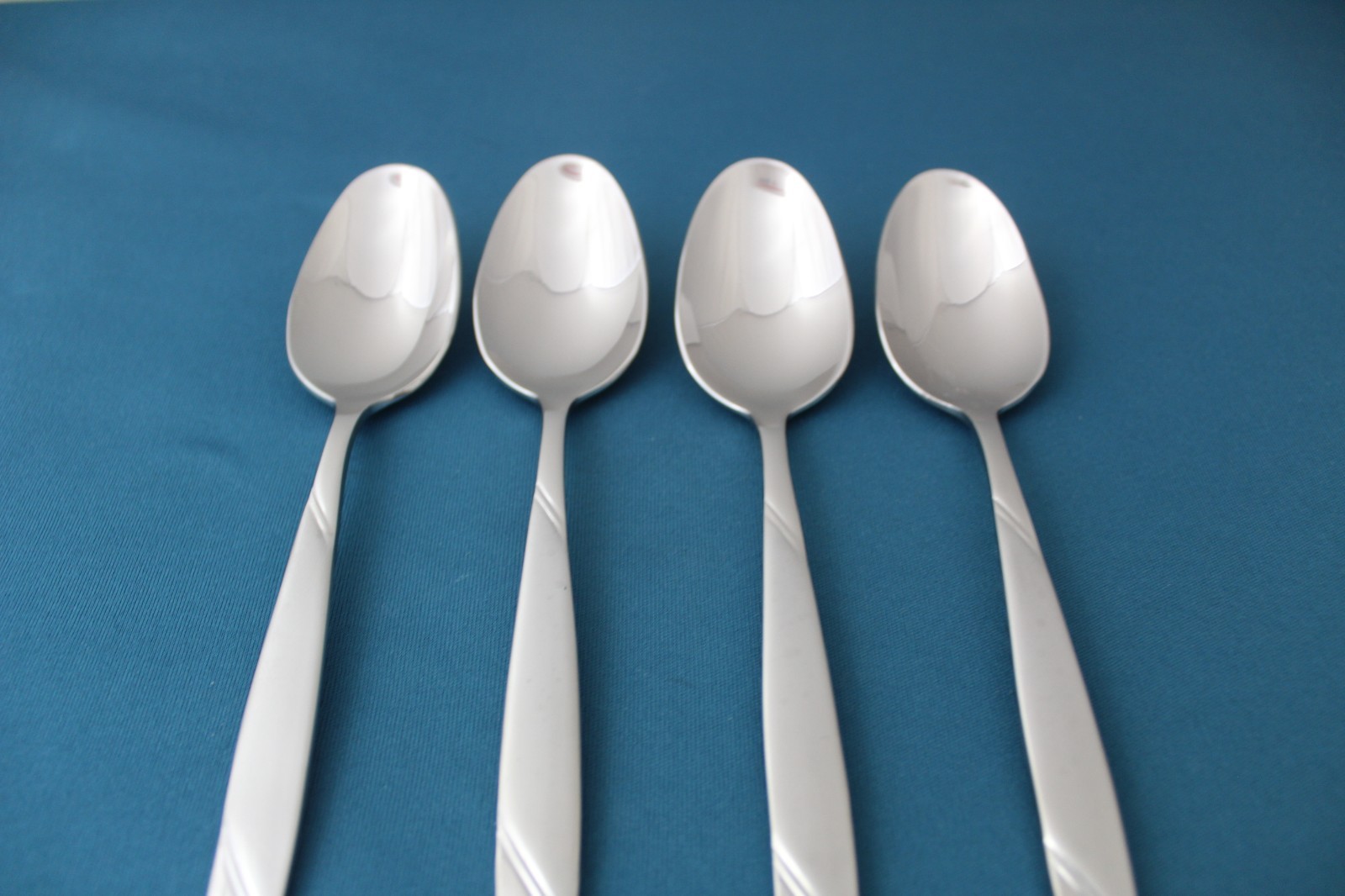 Oneida RISOTTO Place Oval Soup Spoons (Set of 4) Indonesia NEW 6 7/8" gallery