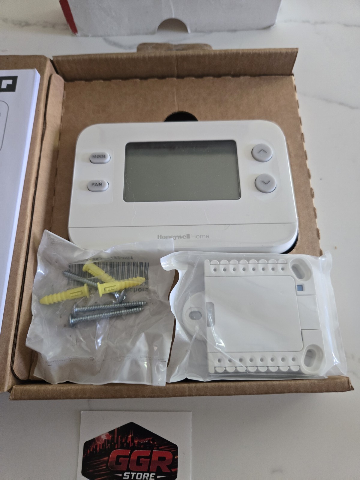 Honeywell Home X1N One-Stage Non-Programmable Thermostat Backlit Display RTH11B gallery