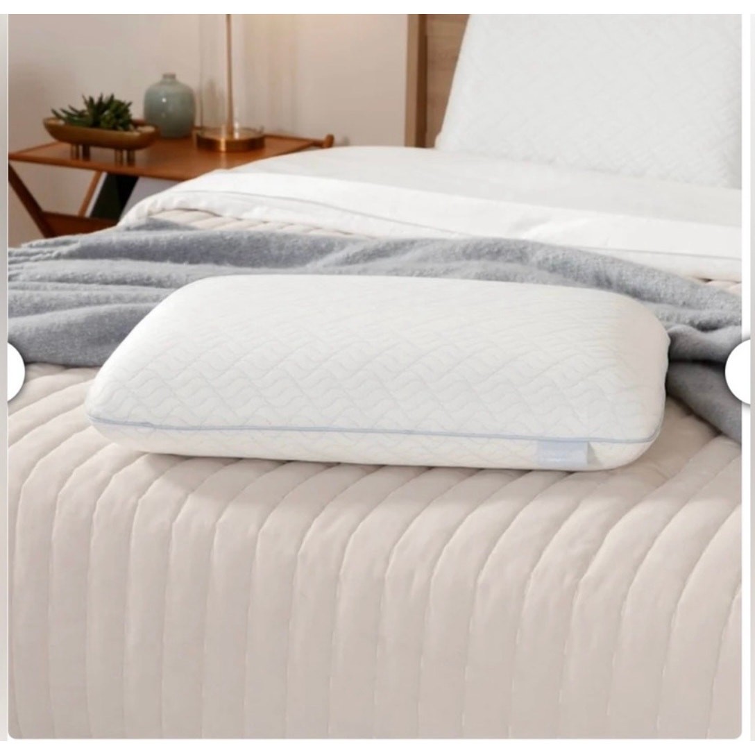 Serenity Cooling Memory Foam Pillow gallery
