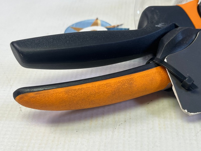Fiskars X-Series Titanium Bypass Prune 3/4" Garden Pruning Shears P552 New gallery
