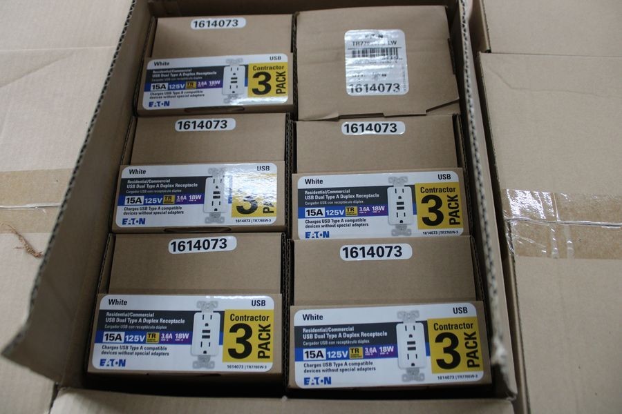 72 Pack, Eaton TR7765W 15A 125V USB 3.6A 18W Fast Charger TR Duplex Receptacle gallery