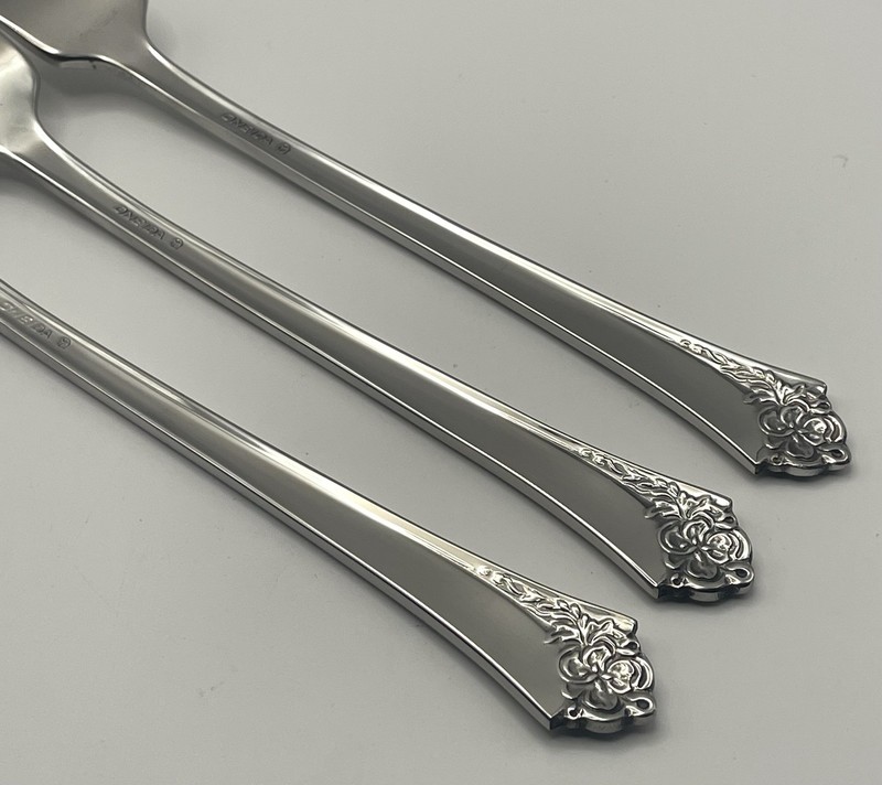 (3) Oneida Heirloom Cube DAMASK ROSE Stainless Dinner Fork Lot ~ 8 1/8” gallery