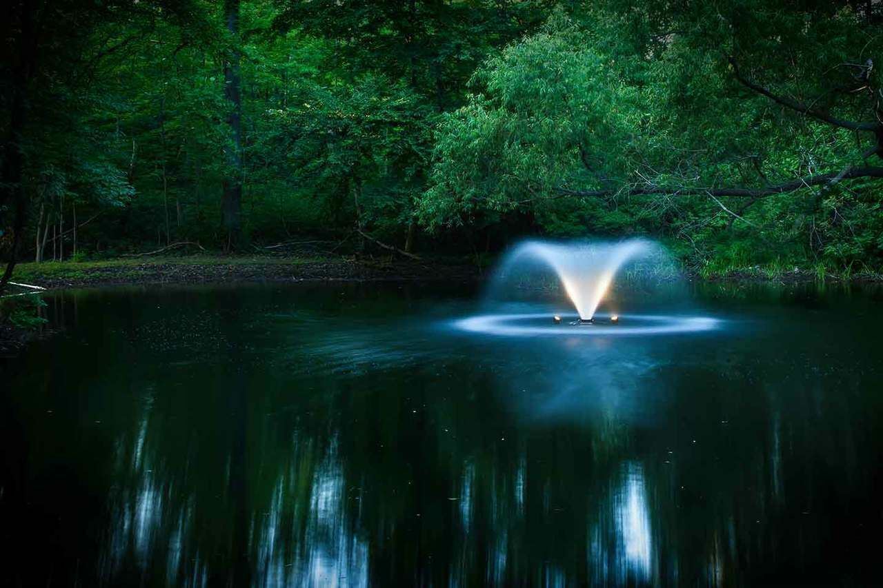 Scott Aerator DA - 20 Display Pond Aerator Fountain 1 1/2 HP 230V With 175 ft. gallery