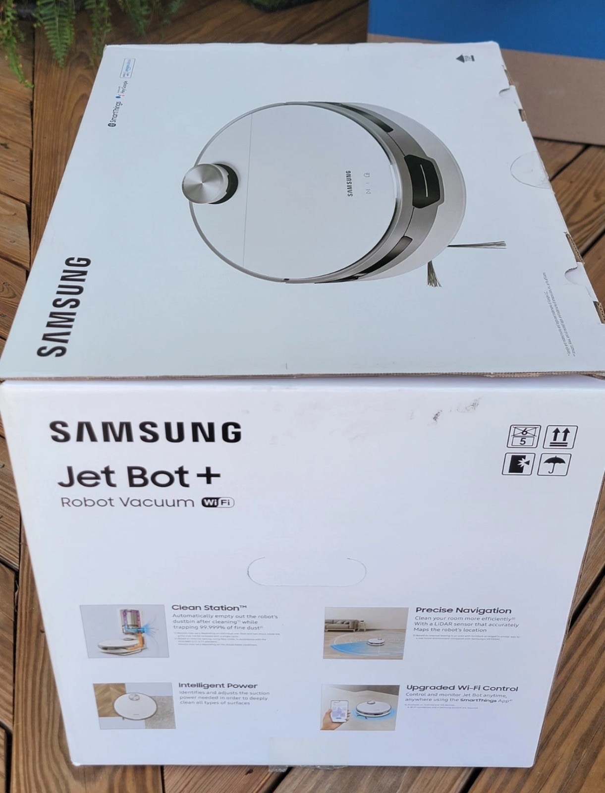 Samsung - Jet Bot+ Robot Vacuum with Clean Station - White - NEW IN BOX! gallery