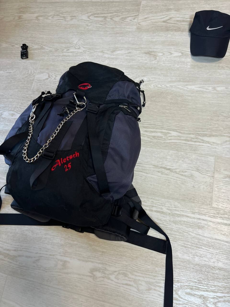 MAMMUT Hiking Backpack with Frame and Back Support Aletsch 25 2