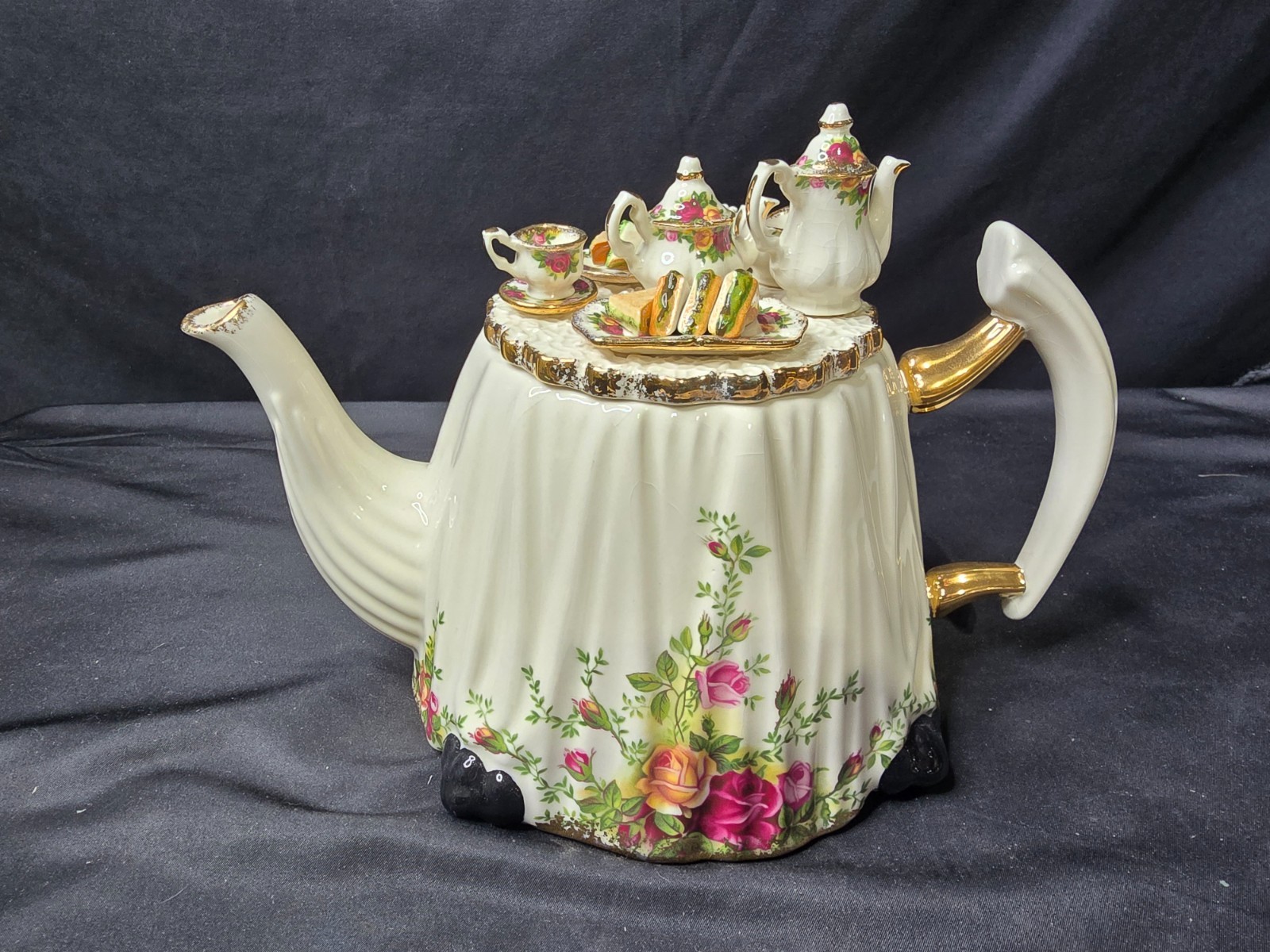 Royal Albert OLD COUNTRY ROSES Large Victorian Tea Table Teapot XL 6 Cups gallery