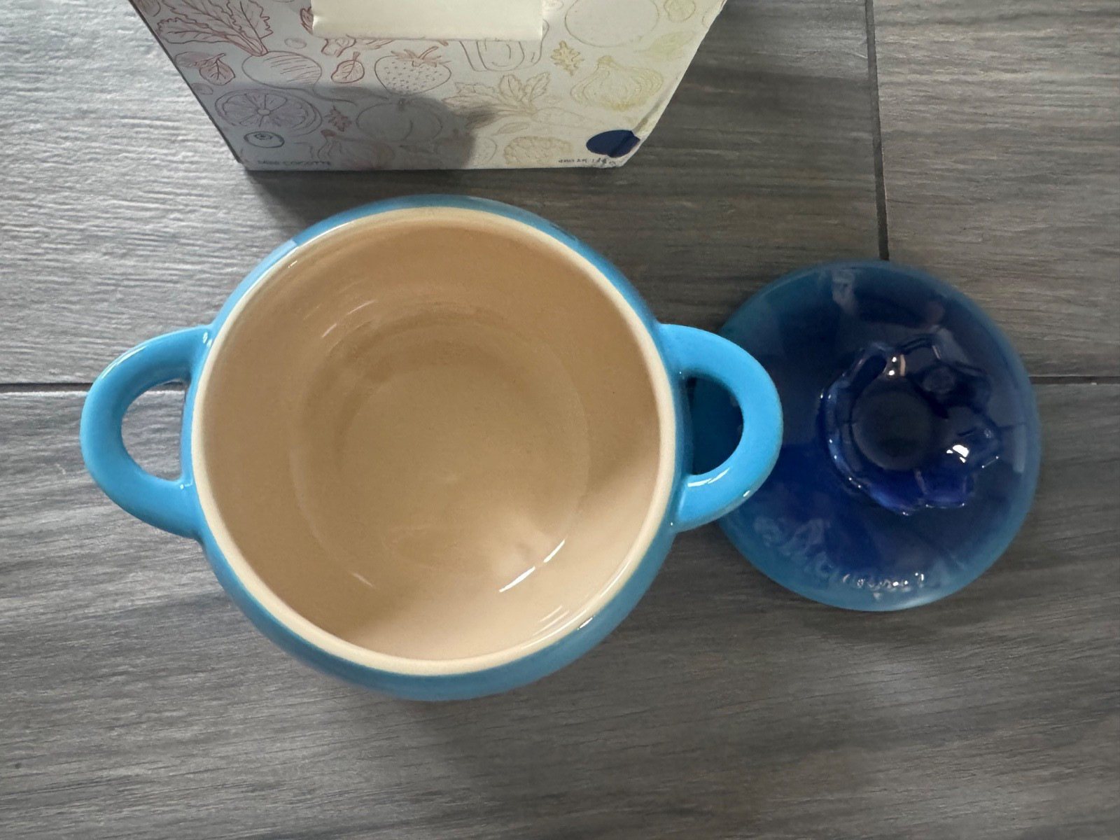 LE CREUSET BLUEBERRY MINI COCOTTE WITH LID, AZURE BLUE, NIB, 480 ML/16 OZ gallery