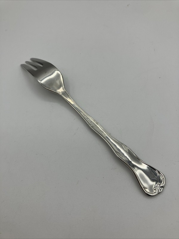 Wallace SIMPLICITY Stainless 18/8 Glossy Silverware Dessert Fork 6 5/16” gallery