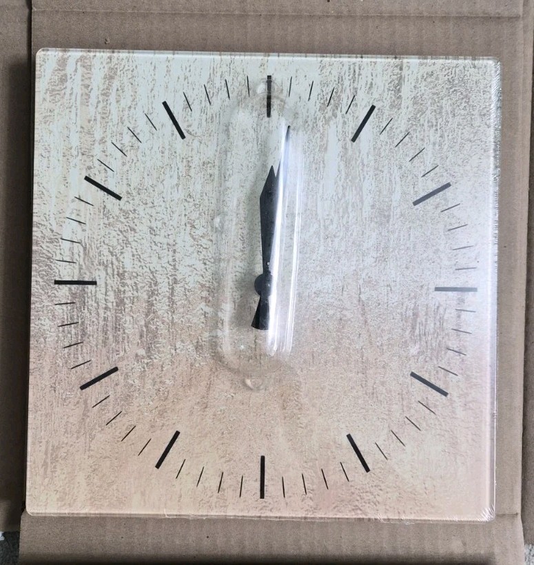 Modern Square Analog Wall Clock Quartz Non-Numeric Marks Beige Black White gallery
