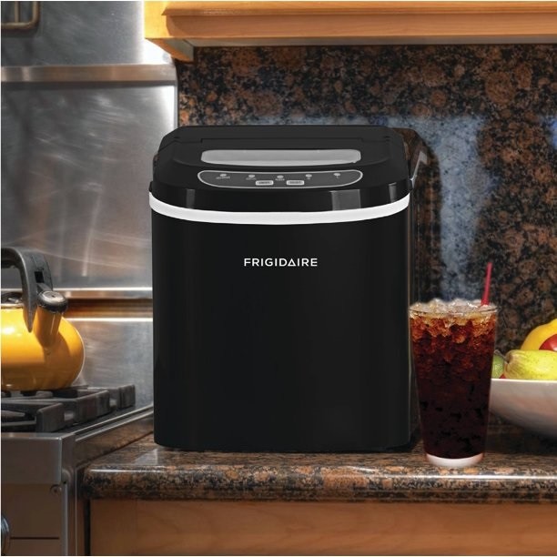 CURTIS INTERNATIONAL LTD EFIC108 Frigidaire 26lb. Portable Countertop Icemaker gallery