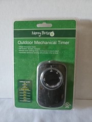 Merry Brite Outdoor Mechanical Timer, 2-8 hours or Dusk-Dawn, Single Outlet *New