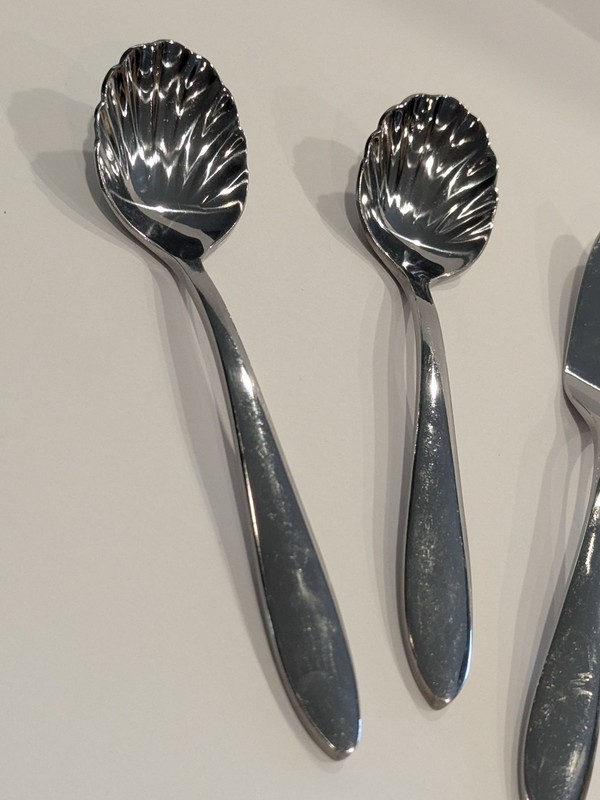 Oneida Mooncrest Stainless Sugar Shell Spoons And Butter Knife/Spreader gallery
