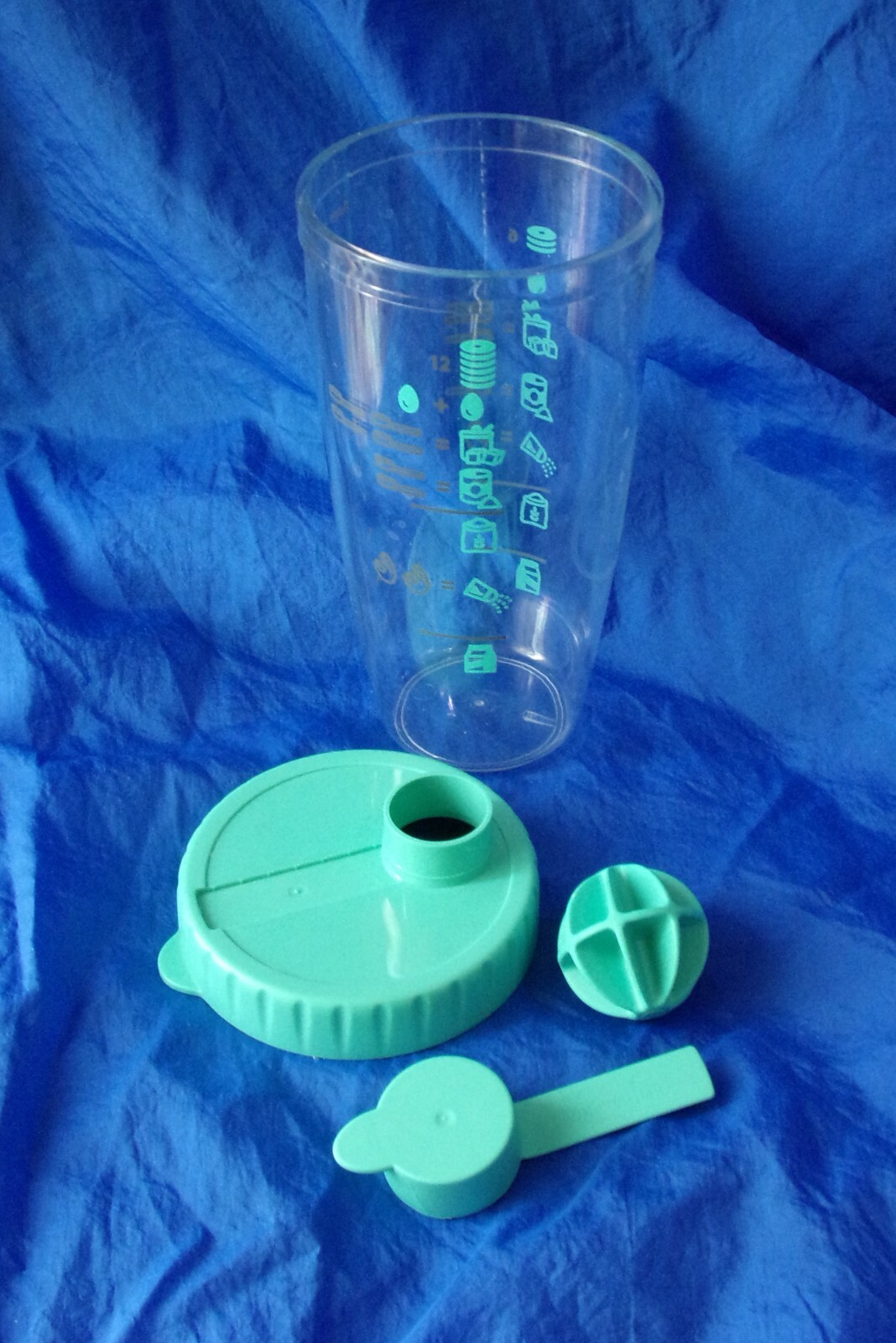 Pampered Chef 3 Cup Pancake Shaker #1769 Measure Shake Pour Complete gallery