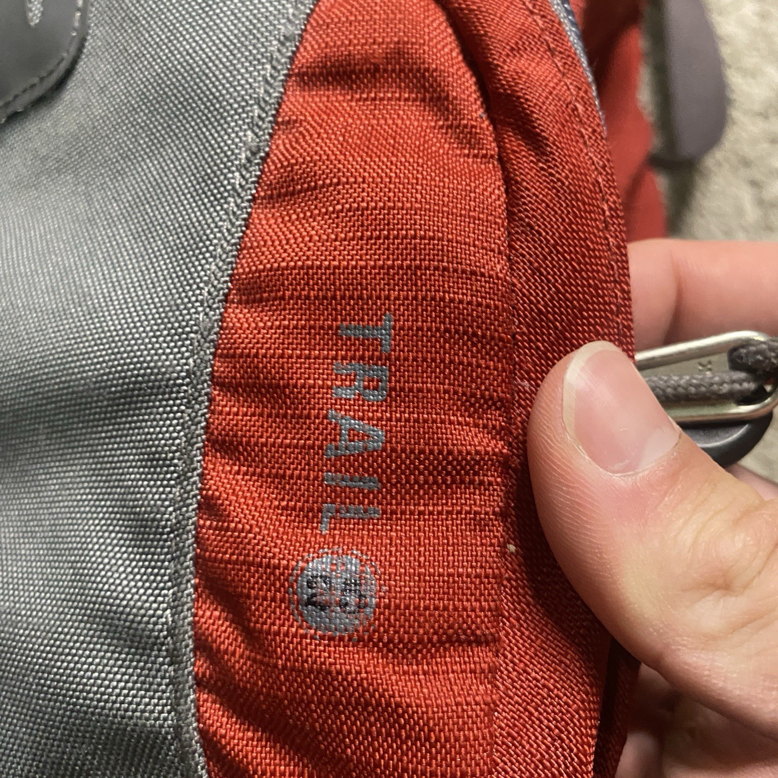 Rei backpack trail 25 Red black hiking daypack 3