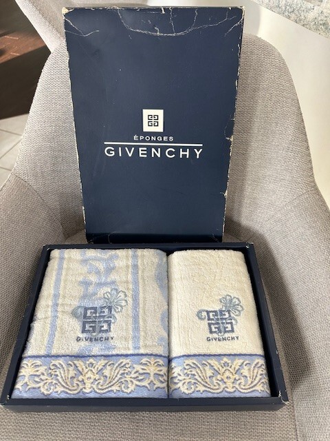 Givenchy Blue White Beige Hand Towel Washcloth box gift set GR15025 B Open New gallery