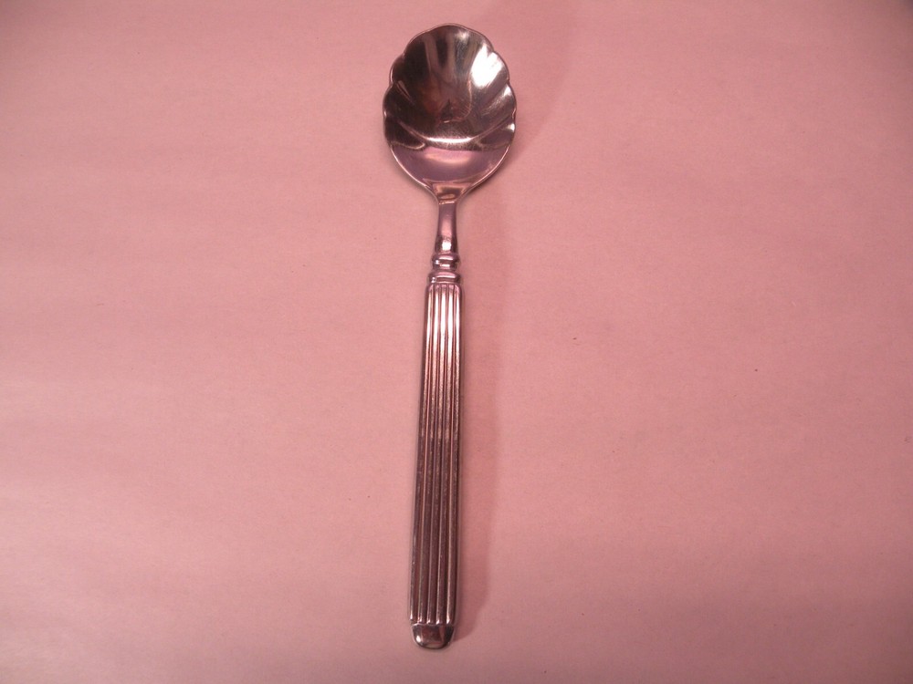 Hampton Forged Monument Sugar Shell Spoon Ribbed 18/10 Stainless Flatware GC2