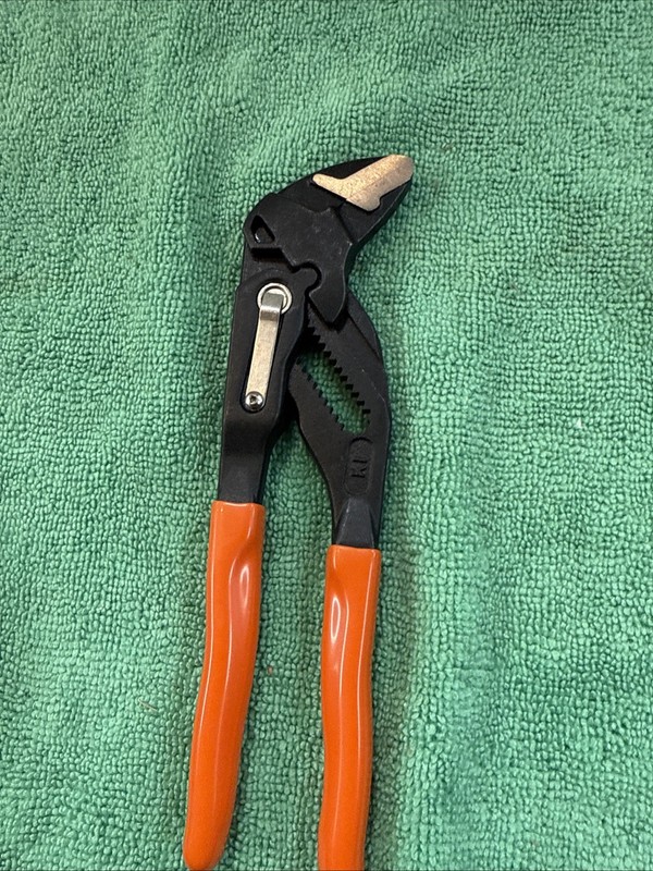 Klein Tools D531-7 Quick-Adjust Klaw 7" Pump Pliers gallery