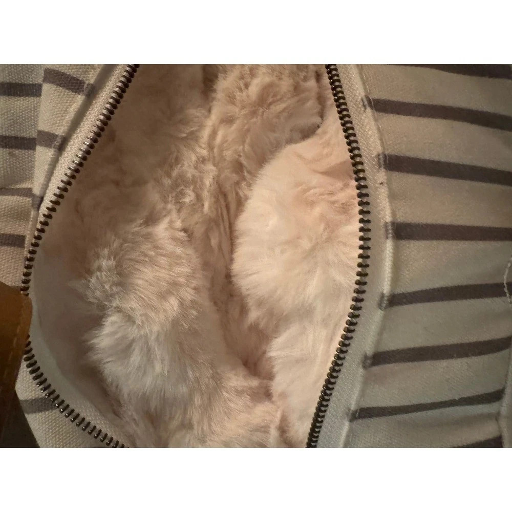 Cozy Earth Bubble Cuddle Blanket, Oversized Faux Fur Throw 80” x 60” Creme gallery