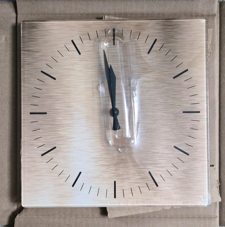 Modern Square Analog Wall Clock Quartz Non-Numeric Marks Beige Black gallery