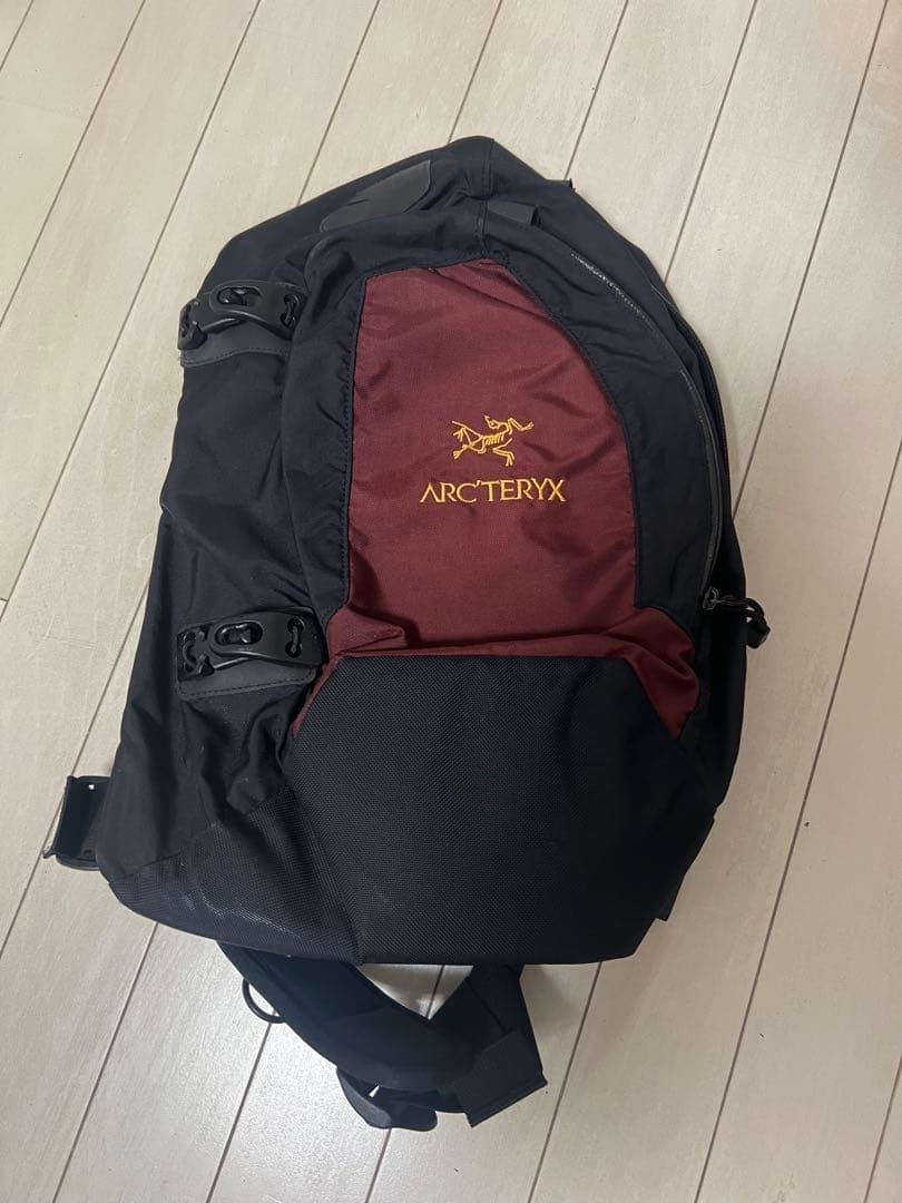 ARC'TERYX Quiver Backpack  Black/Red  Slim Design  Adjustable Straps  Used
