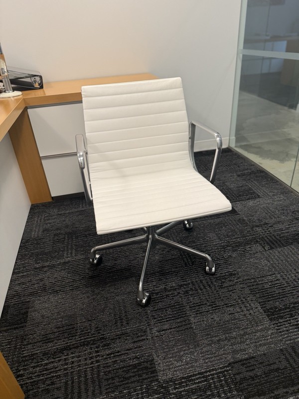 Authentic Herman Miller Eames Armchairs MINT gallery