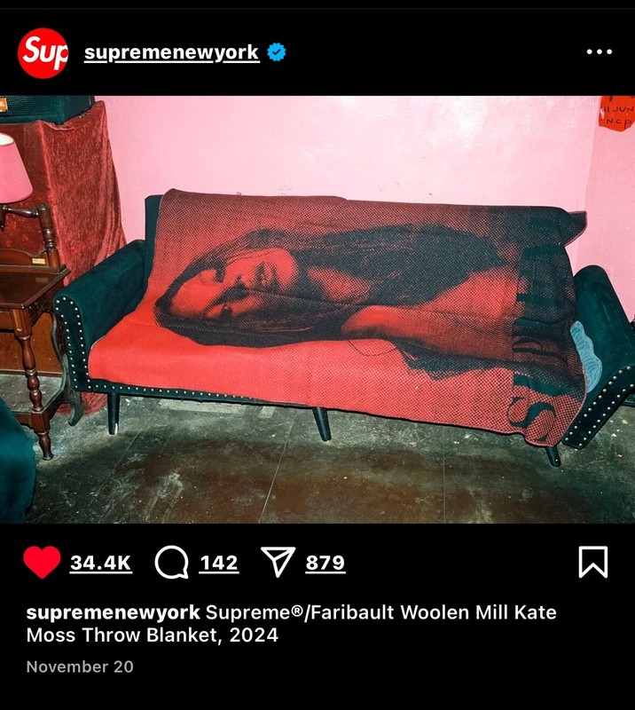 Supreme®/Faribault Woolen Mill Kate Moss Throw Blanket - Red - FW24 gallery