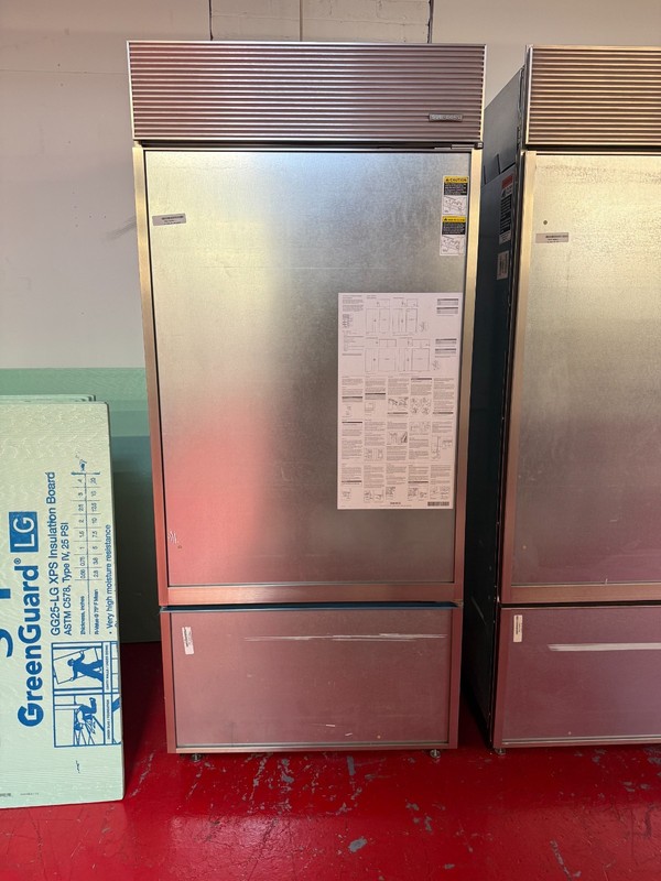 36” Subzero Refrigerator Freezer Panel Ready BI36UORH (Used 2018) gallery