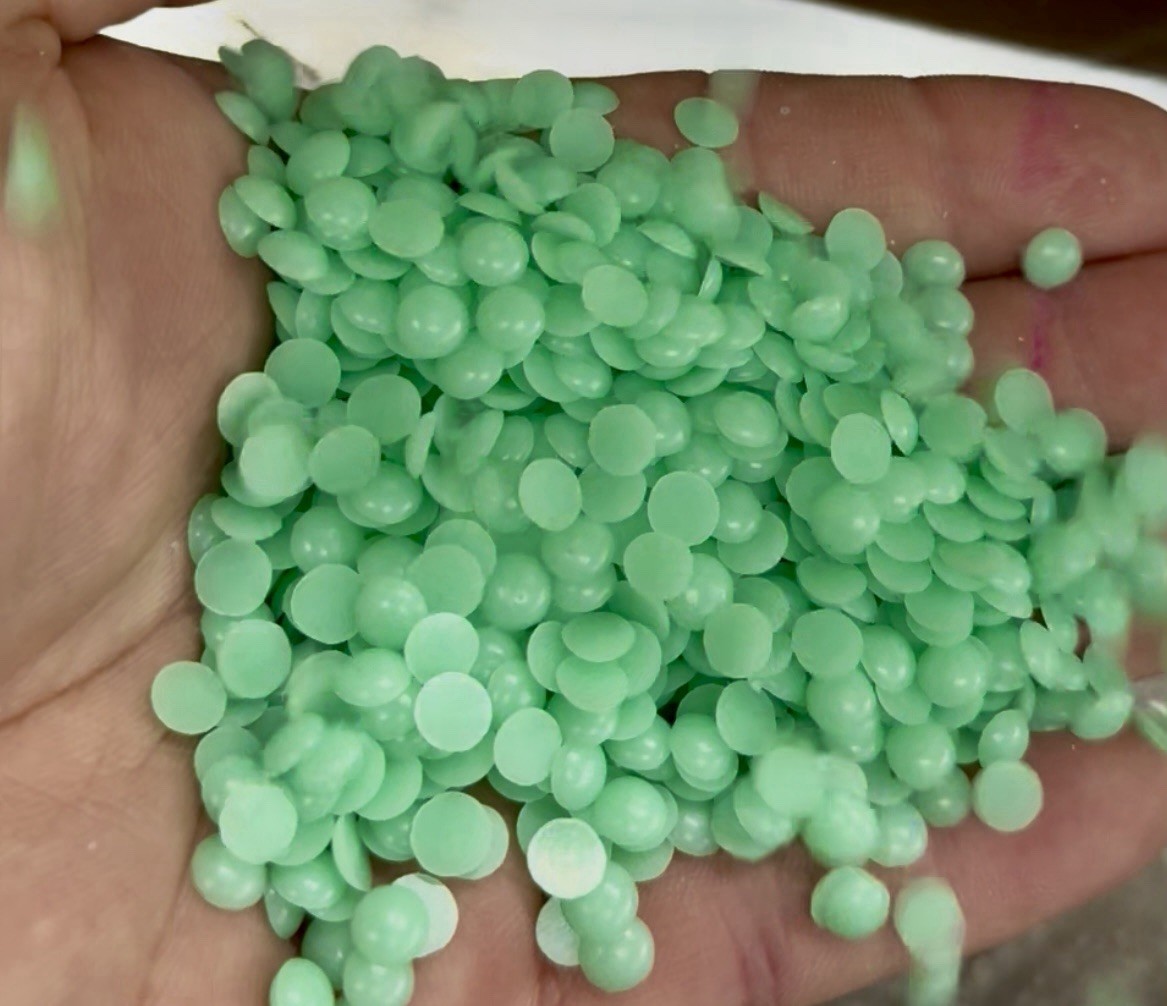 Made In USA - BULK 30 Lb. Carbon 895 Men’s Scented Case of Laundry Scent Beads gallery