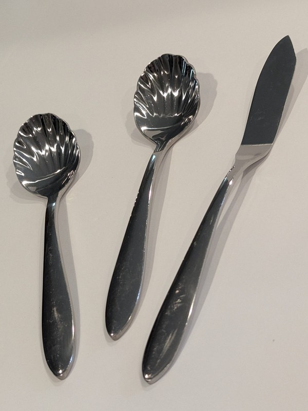 Oneida Mooncrest Stainless Sugar Shell Spoons And Butter Knife/Spreader gallery
