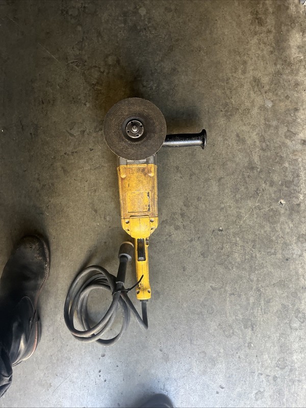 Dewalt 7" / 9" angle grinder D284 gallery