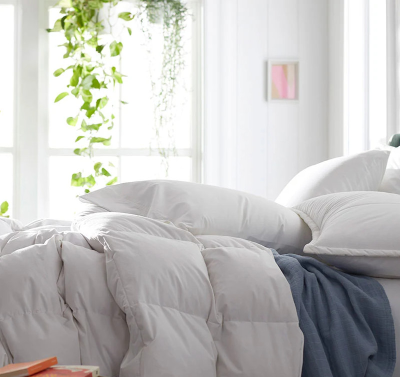 LaCrosse™ Premium LoftAIRE™ Down Alternative Medium Warmth Comforter - White gallery