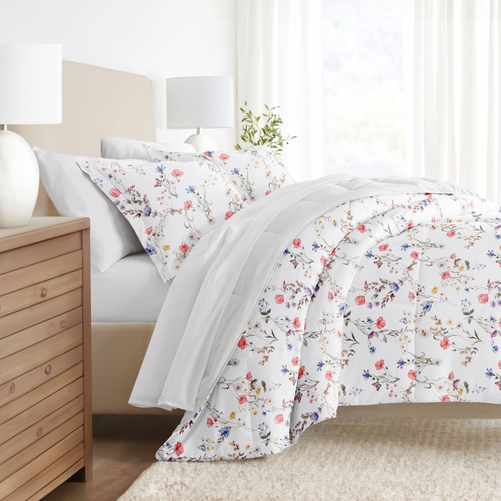 Kaycie Gray Floral Patterned Reversible Comforter Set gallery