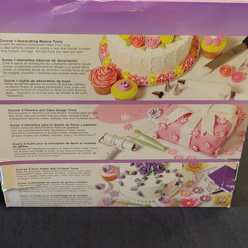 Wilton Ultimate Decorating Set Cake Decorating Kit w/ Organizer Case 177pc gallery