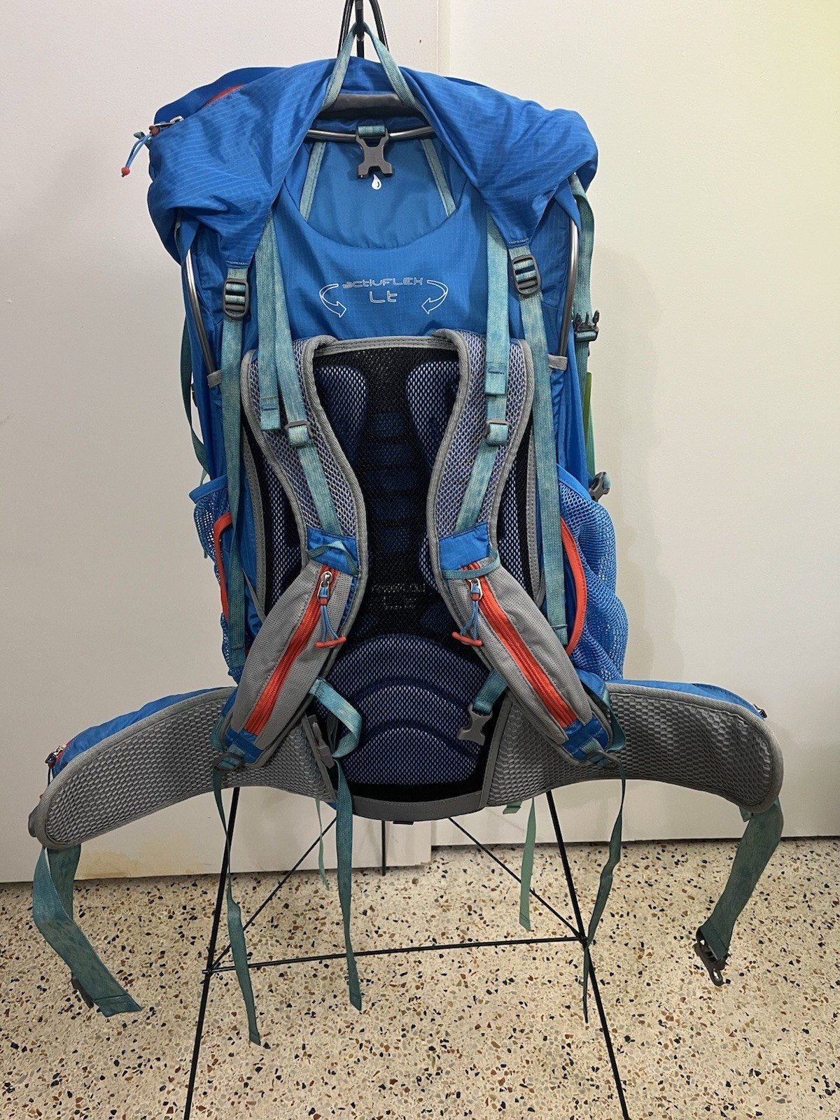New With Tags REI Women’s Flash 58 Backpack 2