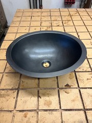OVAL SOLID BRASS SINK, NEVER INSTALLED. HAND HAMMERED, HIGH QUALITY.