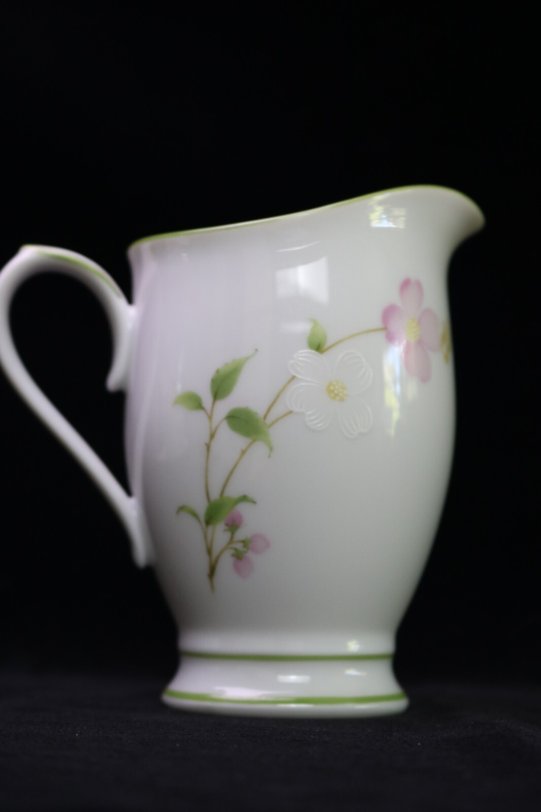 Noritake Japan First Blush 2605 CREAMER Pink, White Dogwood Flowers Green Rim gallery