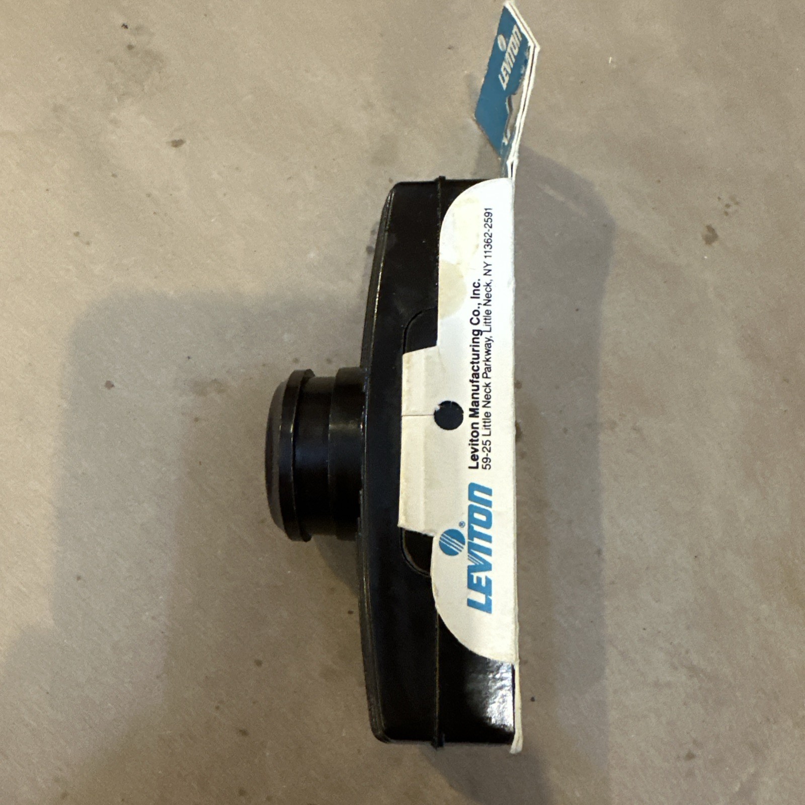 Leviton Electric Plastic Brown Surface Mounted Keyless Lampholder 5236 NOS gallery